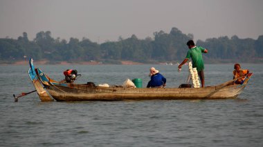 Mekong Nehri üzerinde Balık tutma