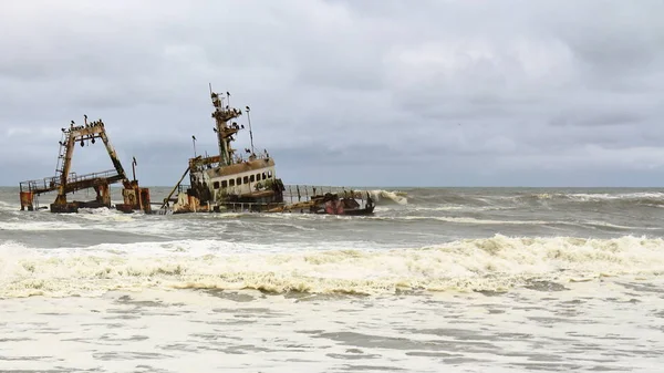 Navio naufragado em Skeleton Coast, Namíbia — Fotografia de Stock