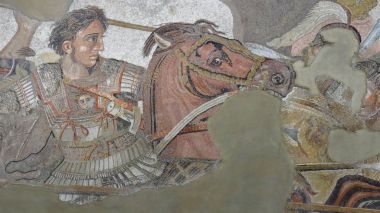 Pompei, İtalya - 1 Nisan 2017: Darius, Pompeii sitesinden karşı savaşta Büyük İskender'in antik Roma Mozaik.