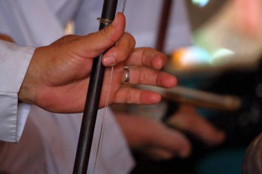 Ho Chi Min City, Vietnam - 18 Mart 2016: bir Caodai çinilerini dua Caodaism insanlar Ho Chi Min City, Vietnam yakın:.