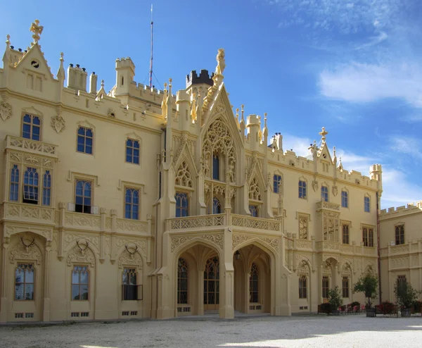 Ünlü turistik hedef Lednice Sarayı — Stok fotoğraf