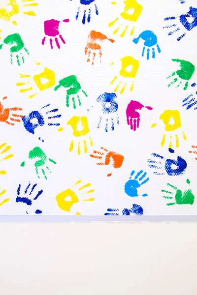 Τα παιδιά χέρι εκτυπώνονται σε λευκό φόντο — Φωτογραφία Αρχείου