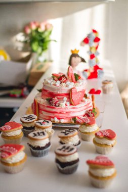 Çilekli pasta doğum günü, 1 yıl için