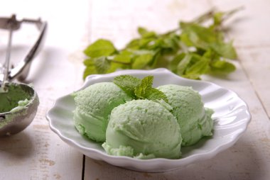 Naneli dondurma topları..