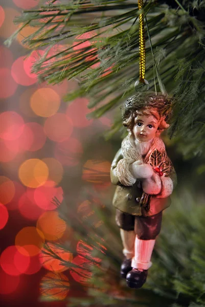 Ciondolo Natale Forma Bambino Uno Sfondo Bokeh Colorato — Foto Stock