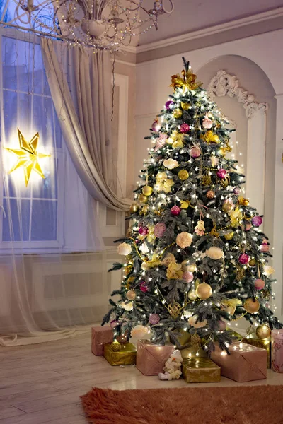 Belle Chambre Avec Cheminée Arbre Noël Guirlandes — Photo