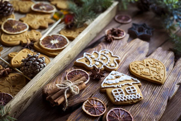 Julens Sammansättning Isberg Pepparkakor Citrus Skivade Skivor Julgran Grenar Kanel — Stockfoto