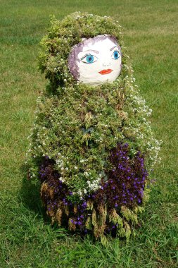 Sokaklarda, kasabada