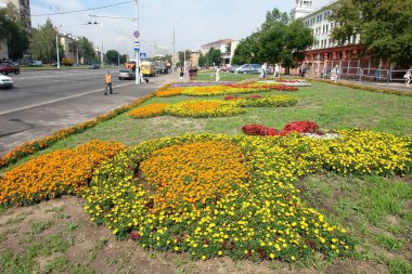 Sokaklarda, kasabada