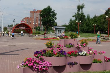 Sokaklarda, kasabada