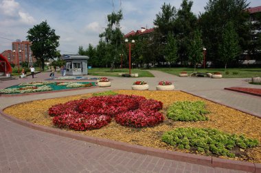 Sokaklarda, kasabada