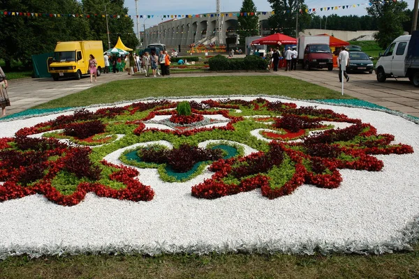 Stadtpark Mit Blumenbeet — Stockfoto