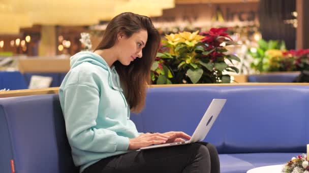 Student with beautiful hair is typing something on a laptop 4k — Stock Video