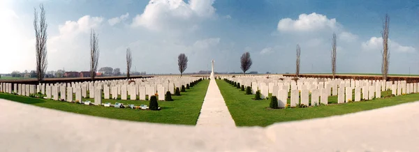 Vista sobre o cemitério militar — Fotografia de Stock