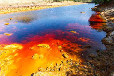 Rio Tinto, Huelva, İspanya 'da kırmızı su