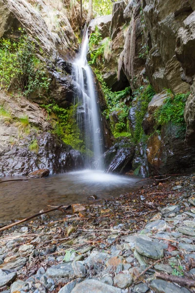 Pequena Cachoeira Com Efeito Seda — Fotografia de Stock