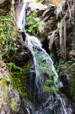 İpek efektli küçük şelale