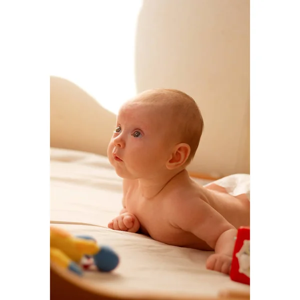 Newborn Baby Lying Bed Toys Cute Newborn Baby Lying Bed — Stock Photo, Image