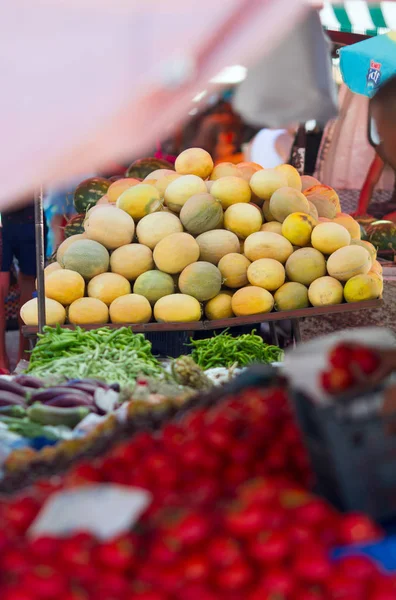 Verse Meloenen Watermeloenen Tentoongesteld Boerenmarkt — Stockfoto