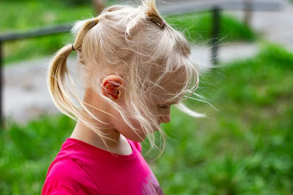 Portrait Profil Jolie Petite Fille Blonde Dans Une Journée Été — Photo