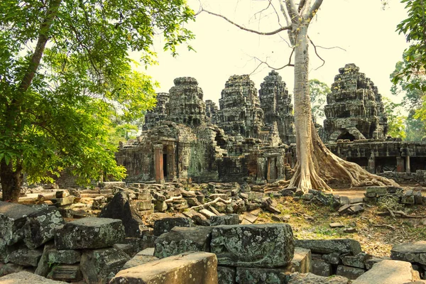 Angkor Wat. Tapınak. Khmer medeniyet. Siem biçmek. Kamboçya'da turizm