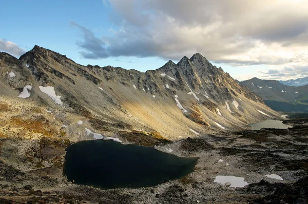 Beautiful sunset in the Coast Mountains of British Columbia. — Stock Photo, Image