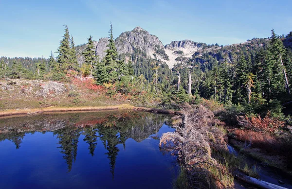 Vancouver yakınındaki North Shore dağlarda sonbahar.