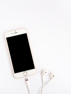 Apple iphone7 mockup ve elma Earpods mockup