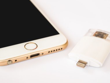 İki yol harici depolama ve Apple iphone