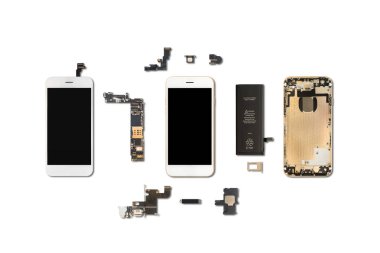 Smartphone bileşenleri beyaz izole