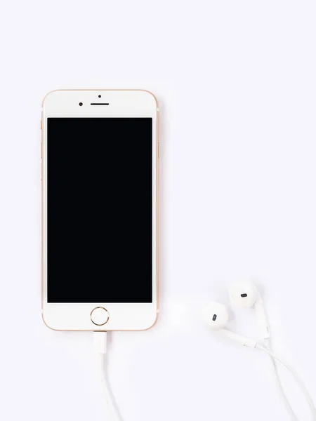 苹果 iphone7 样机和苹果 Earpods 样机 — 图库照片