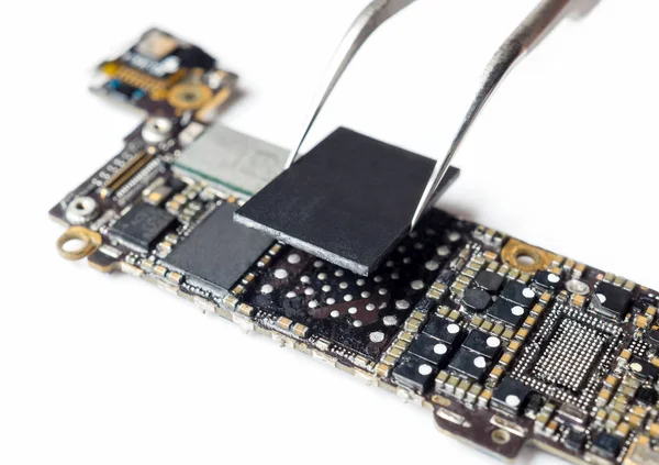 Teknisyen birden parlamak depolama smartphone anakart değiştirme 