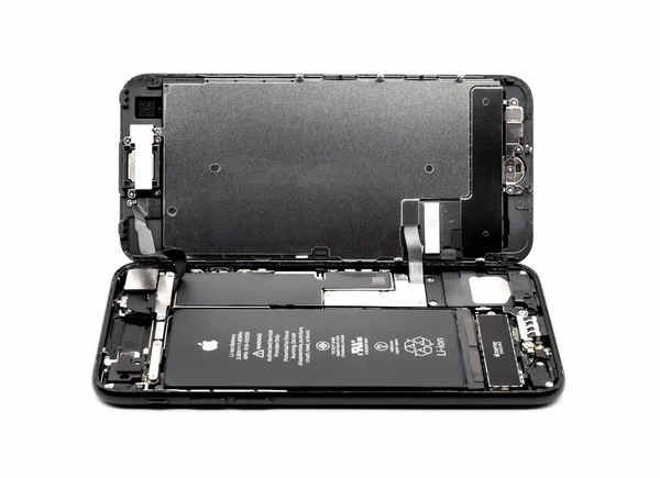 Apple iPhone 7 smontato mostrando componenti all'interno — Foto Stock