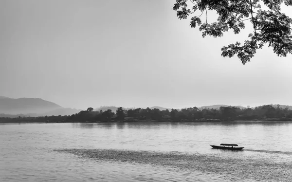 Navegação de barco no rio Mekong — Fotografia de Stock