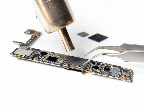 Teknisyen birden parlamak depolama smartphone anakart değiştirme 