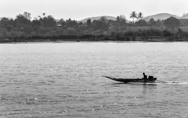 Navegação de barco no rio Mekong — Fotografia de Stock