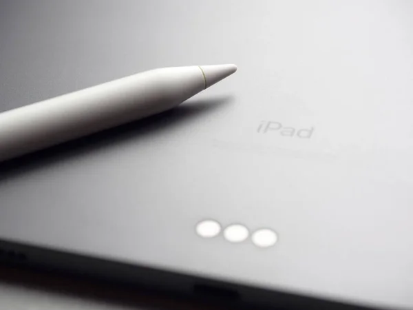 Apple iPad Pro com lápis da Apple — Fotografia de Stock