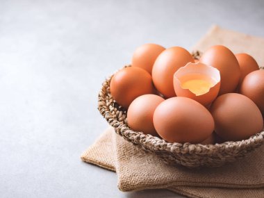 Organik tavuk yumurtası yemek malzemeleri konsepti.