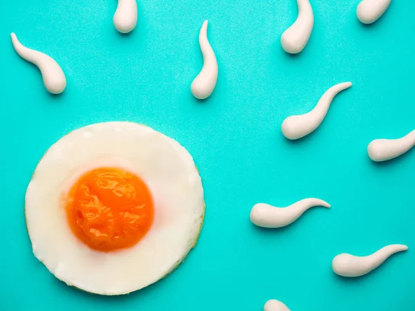 Sperma kompetisi pergi ke goreng telur — Stok Foto