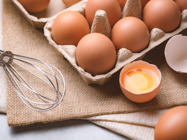 Organik tavuk yumurtası yemek malzemeleri konsepti.