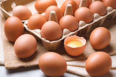 Organik tavuk yumurtası yemek malzemeleri konsepti.