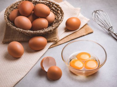 Organik tavuk yumurtası yemek malzemeleri konsepti.