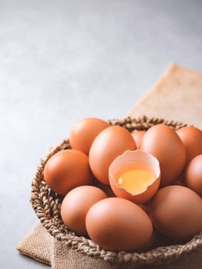 Organik tavuk yumurtası yemek malzemeleri konsepti.