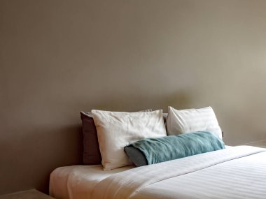 Lüks ve doğal olarak boş çift kişilik yatak