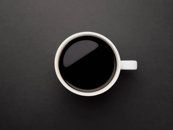 Närbild Och Ovanifrån Varmt Svart Kaffe Vit Kaffekopp Svart Bakgrund — Stockfoto