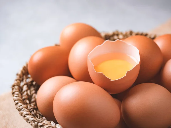 Citra Dekat Telur Ayam Organik Adalah Salah Satu Bahan Makanan — Stok Foto