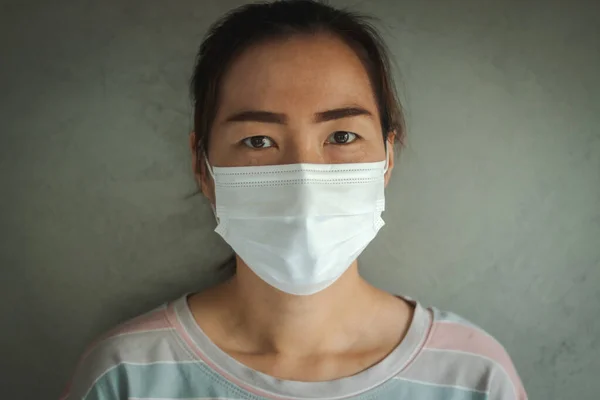Vacker Asiatisk Kvinna Bär Medicinsk Hygien Skyddsmask För Vård Från — Stockfoto
