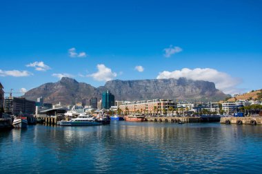 Tablo dağ V ve bir Waterfront Cape Town dan görünümünü