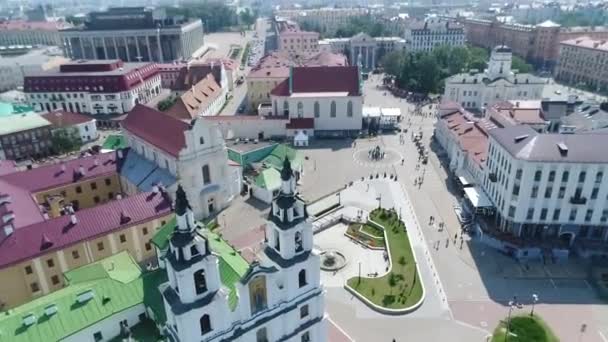 Здание старой ратуши в верхней части Минска — стоковое видео