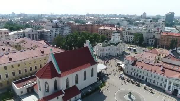 Здание старой ратуши в верхней части Минска — стоковое видео